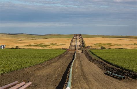 If Dakota Access pipeline doesn’t pass environmental review, oil could derail agriculture transport